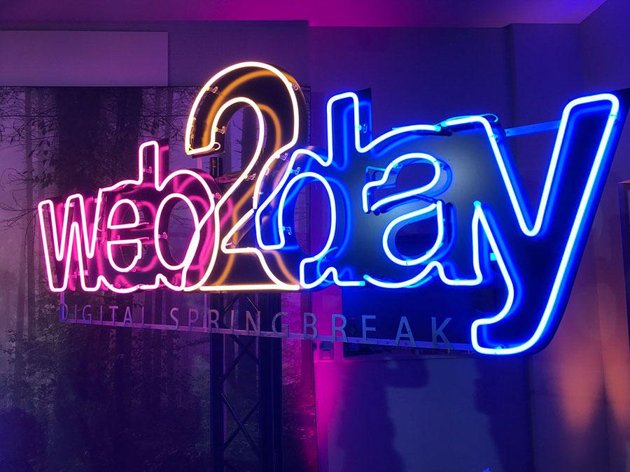 web 2 day - lettrage neon